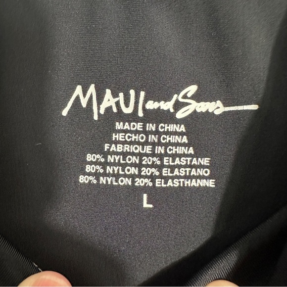 Maui & Sons 50+ UV protective short sleeve black shirt/rash guard, size Large - Picture 4 of 9